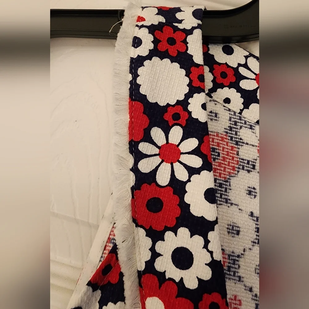 TRINA TURK The Borneo Vnevk Floral Top In Red/Wht/Blue Size 8 - Picture 7 of 13